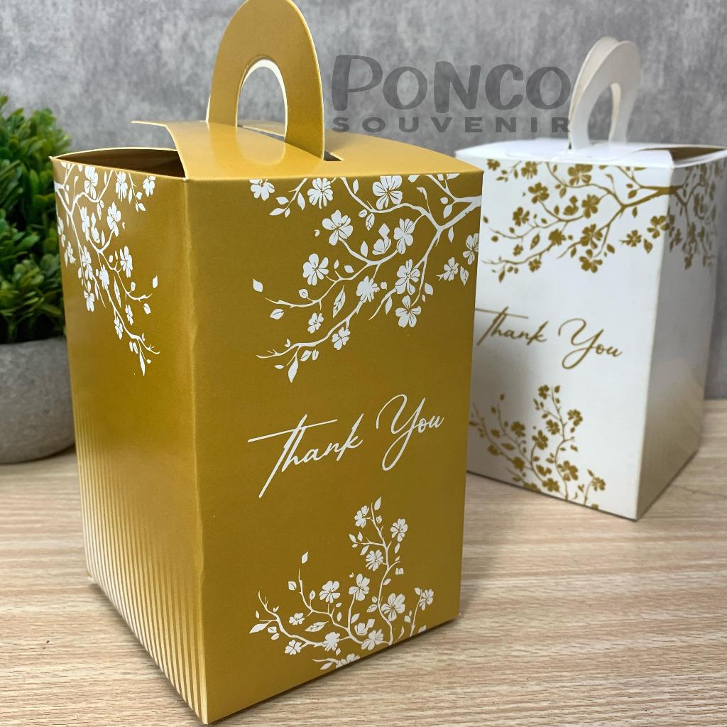 

(25pcs)Box Tenteng Motif Daun 14 x 8,5 cm