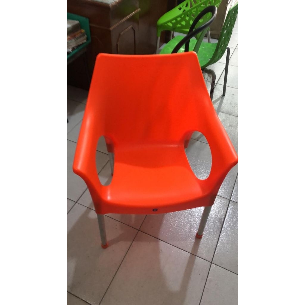 Kursi Plastik tipe KR 2 Kaki besi super kuat