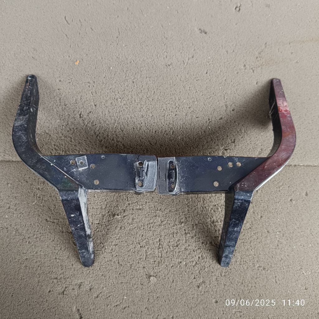 stand dudukan kaki tv Polytron PLD 32BV1558 PLD32BV1558 original copotan