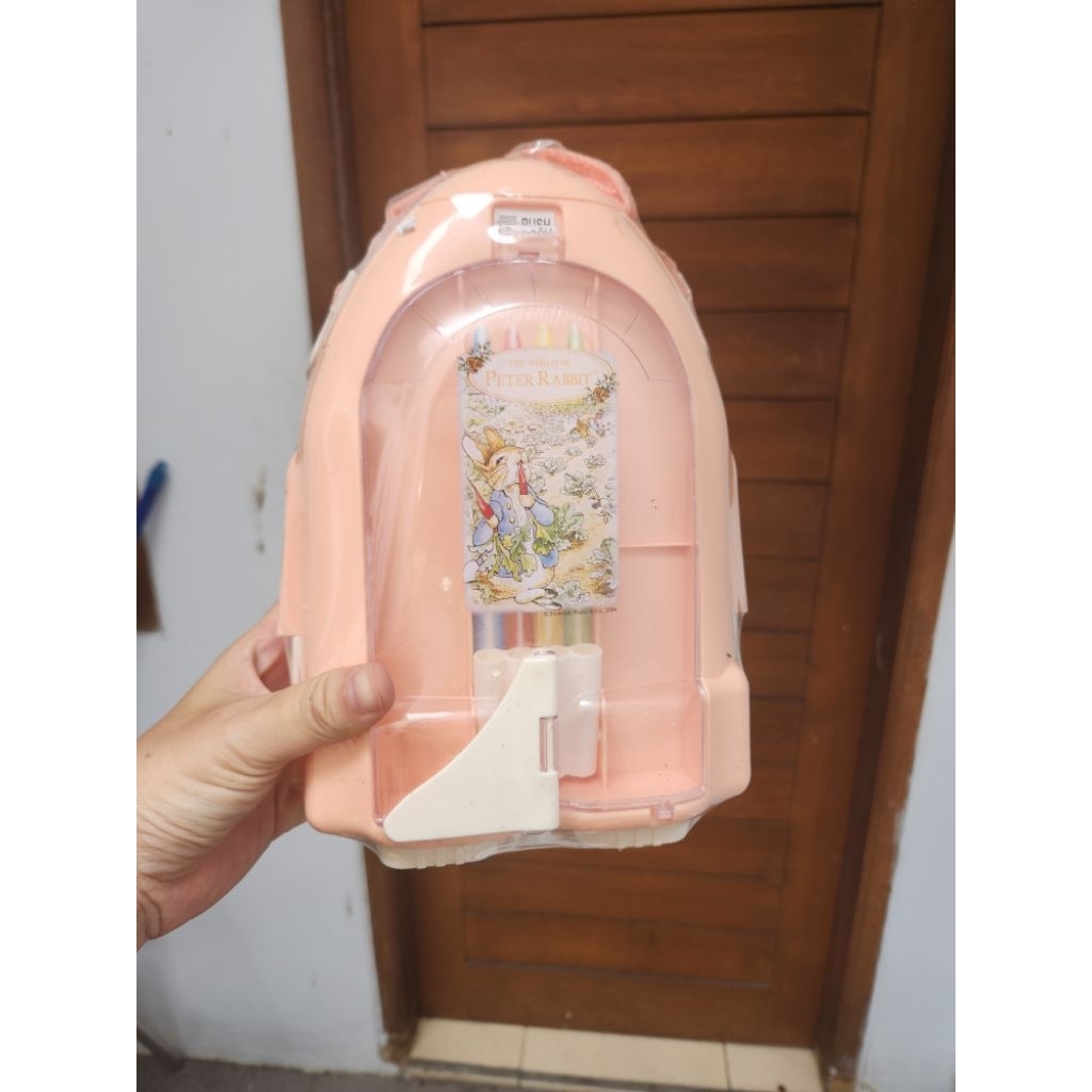 kempis anak model petter rabbit