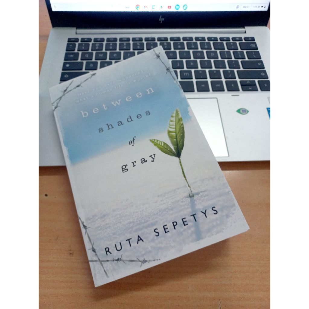 Preloved Between Shades of Gray (Bahasa Inggris)