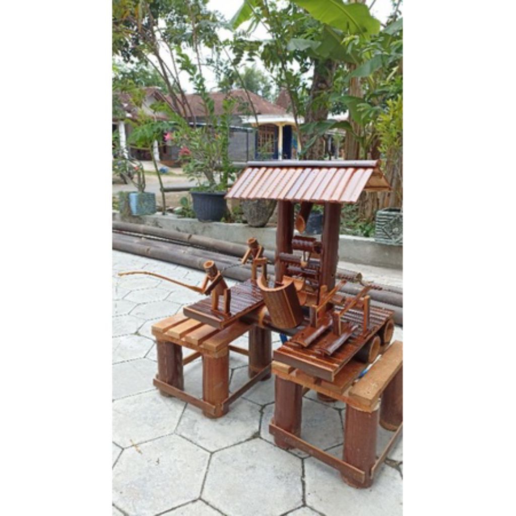 kincir air bambu / hiasan kolam