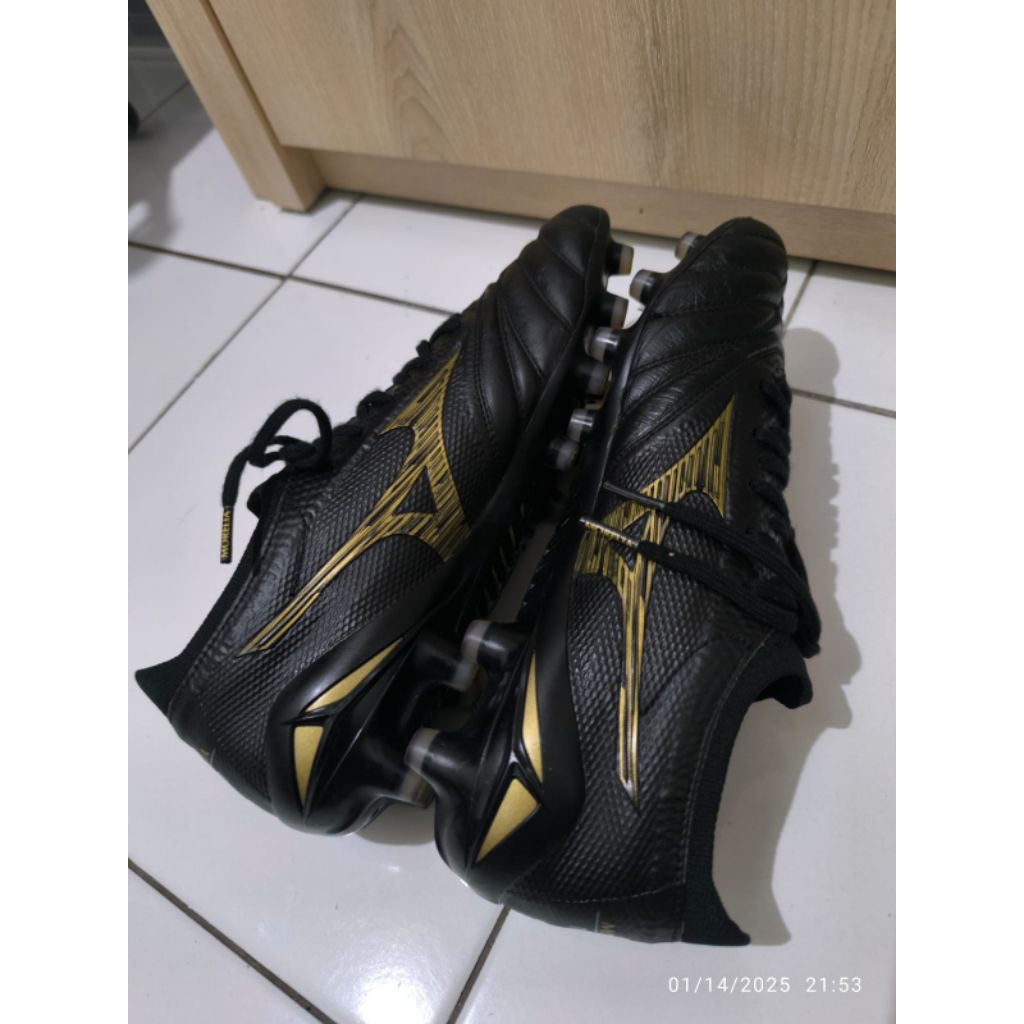 sepatu bola second Mizuno mij