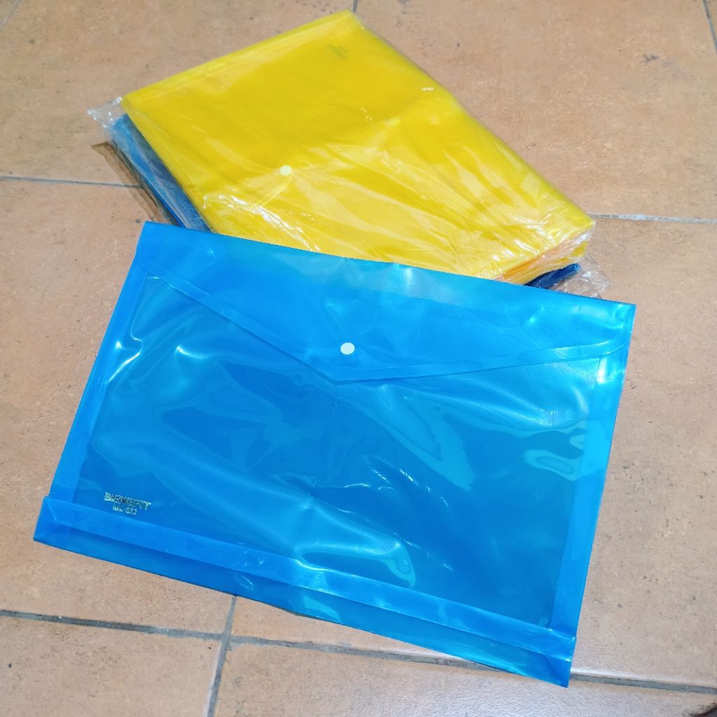 

1 Pak Map Kancing Plastik Horizontal Isi 12 Pcs BENEFIT