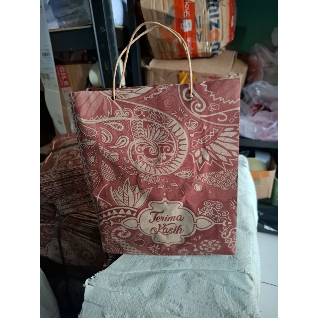 

PAPER BAG TERIMAKSIH BATIK LUSINAN(12 PCS)