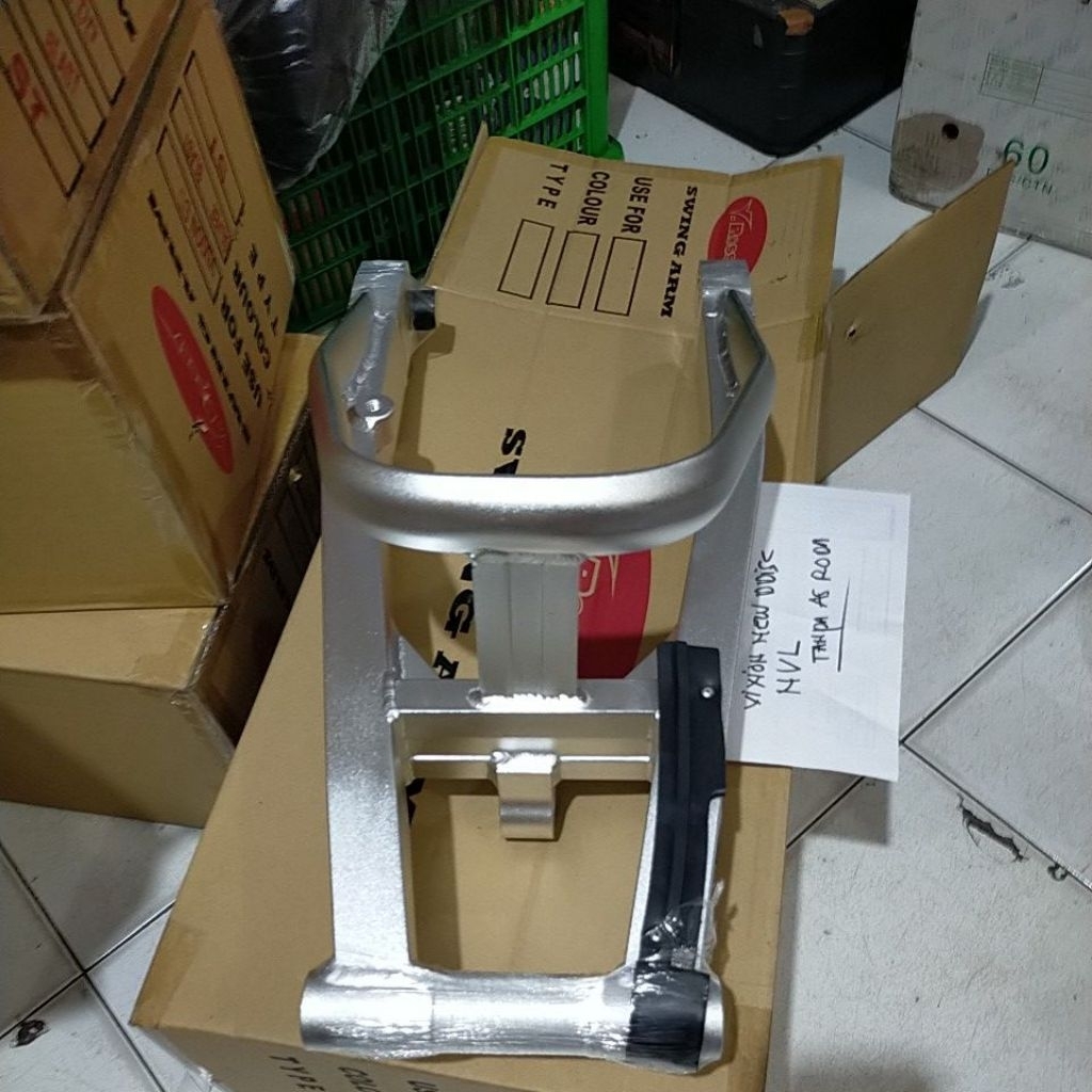SWING ARM ROSSI VIXION OLD  WARNA SILVER DAN GOLD,1pc