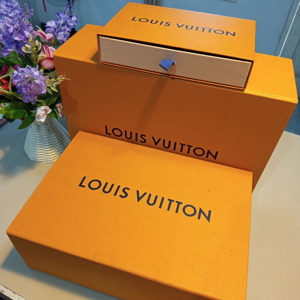 

box LV autentik 100%original