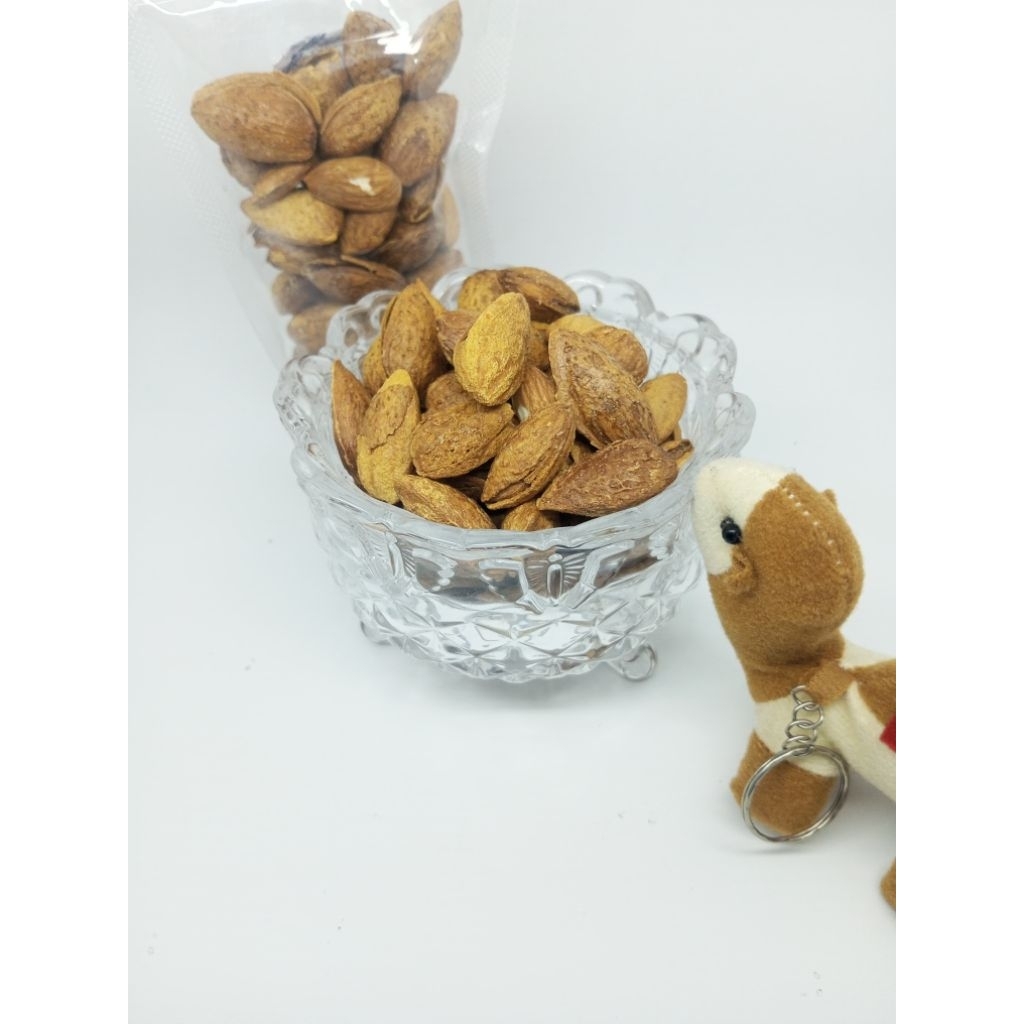 

Kacang Almond
