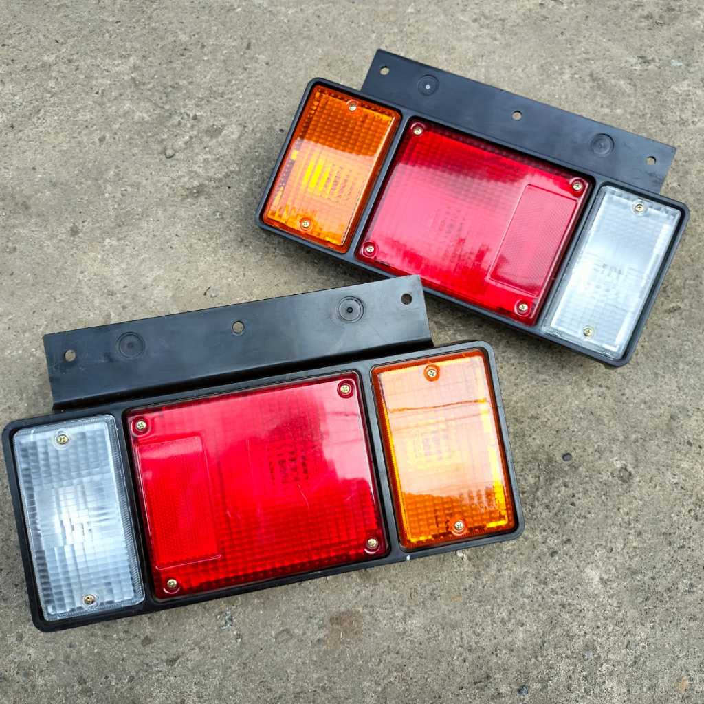 Lampu Belakang Lampu Rem Lampu Stop Traga Original Copotan 12Volt