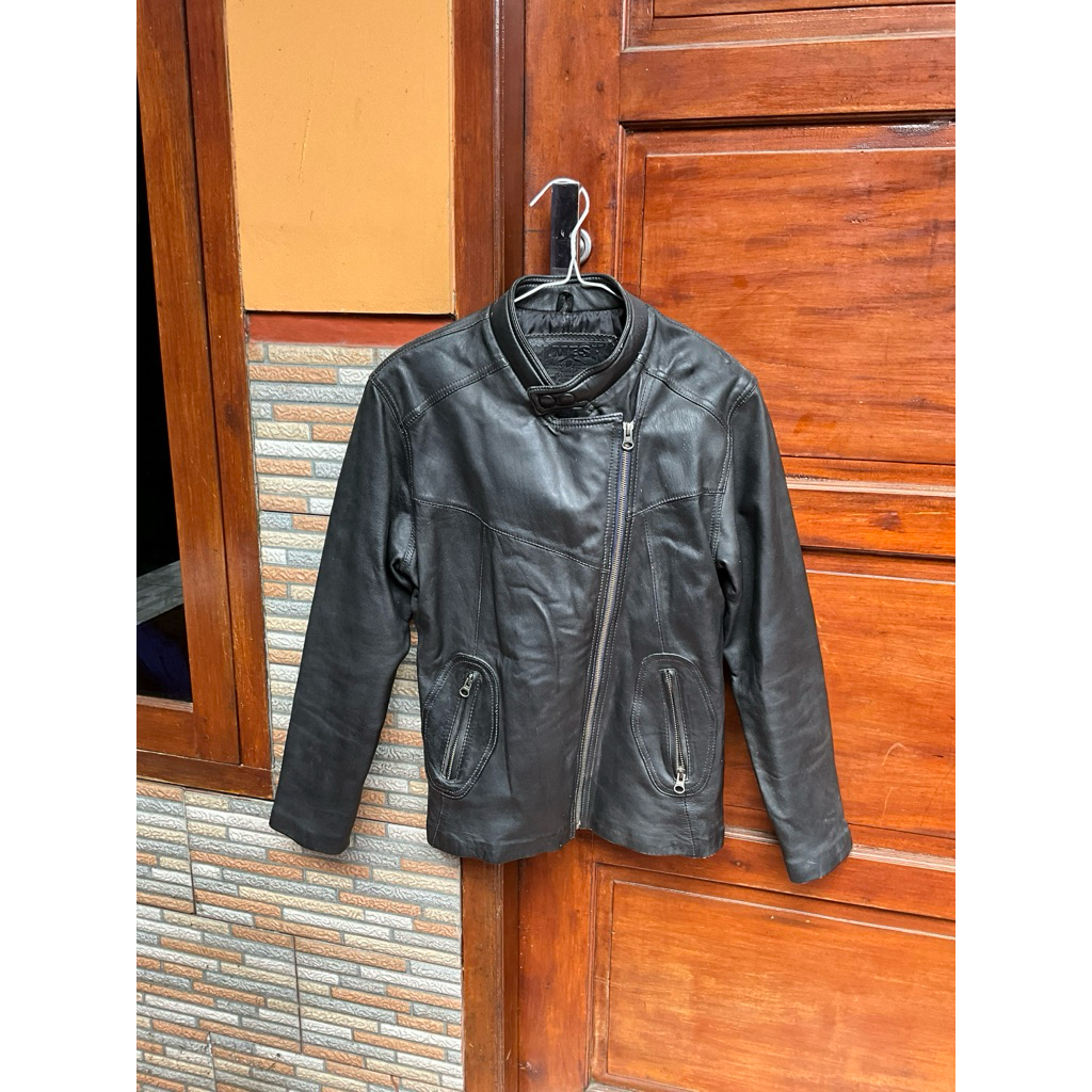 Preloved Jaket Kulit untuk Wanita