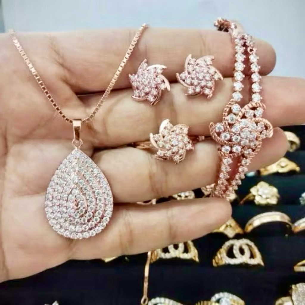 Set replika berlian medan