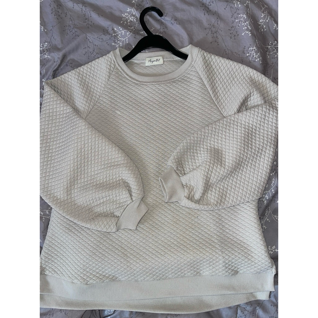 Sweater Putih