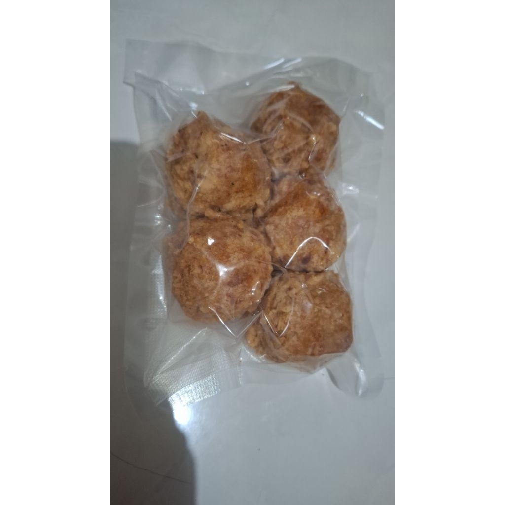 

bakso goreng bakwan goreng / cahyen ayam udang isi 5 pinguin kitchen (frozen/langsung siap saji) dijamin halal
