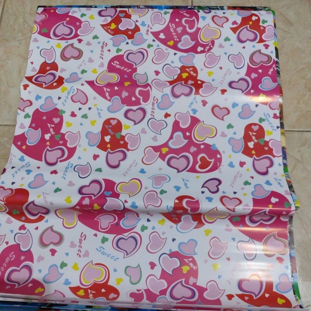 

kertas kado glossy motif love