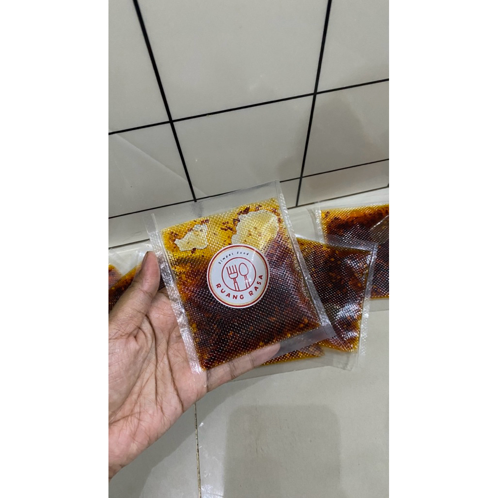 

Chilli oil home Made by ruang rasa ukuran 35gram per pcs