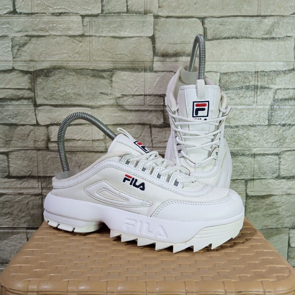 Sepatu sandal Fila