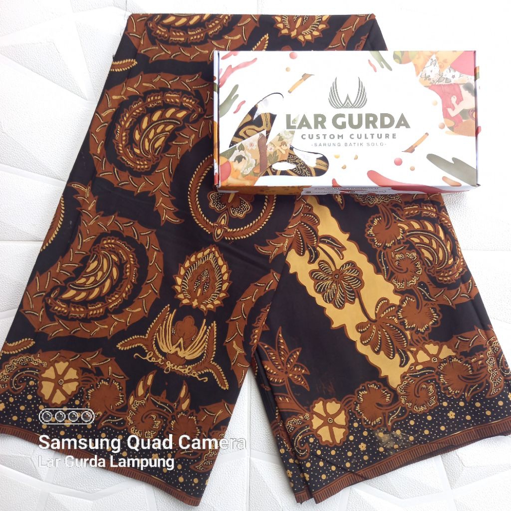 Sarung batik Lar Gurda seri kesikan