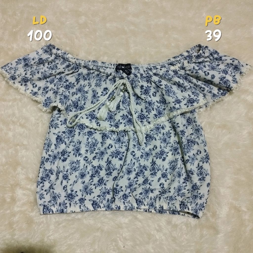 preloved baju sabrina motif bunga crop top baju santai baju pantai