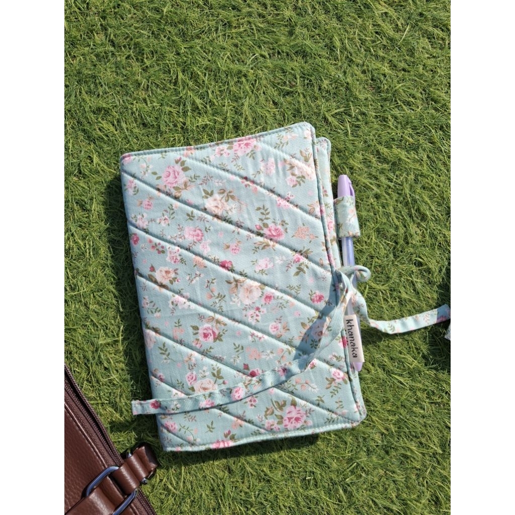

KHANAKA Petunia Vintage Book Cover | cover buku vintage | wadah buku A5