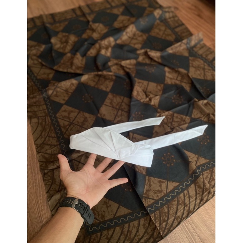 KODE X83Y Set Saput Batik Indigo  Udeng Putih Sibakan