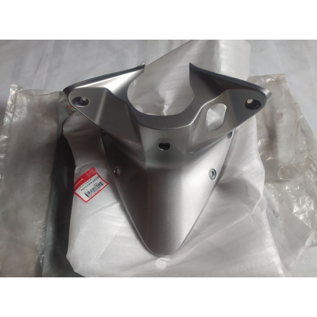 64310-KWW-A00DSM Cover Kontak legshield Tengah Honda ABSOLUTE REVO silver Original baru AHM