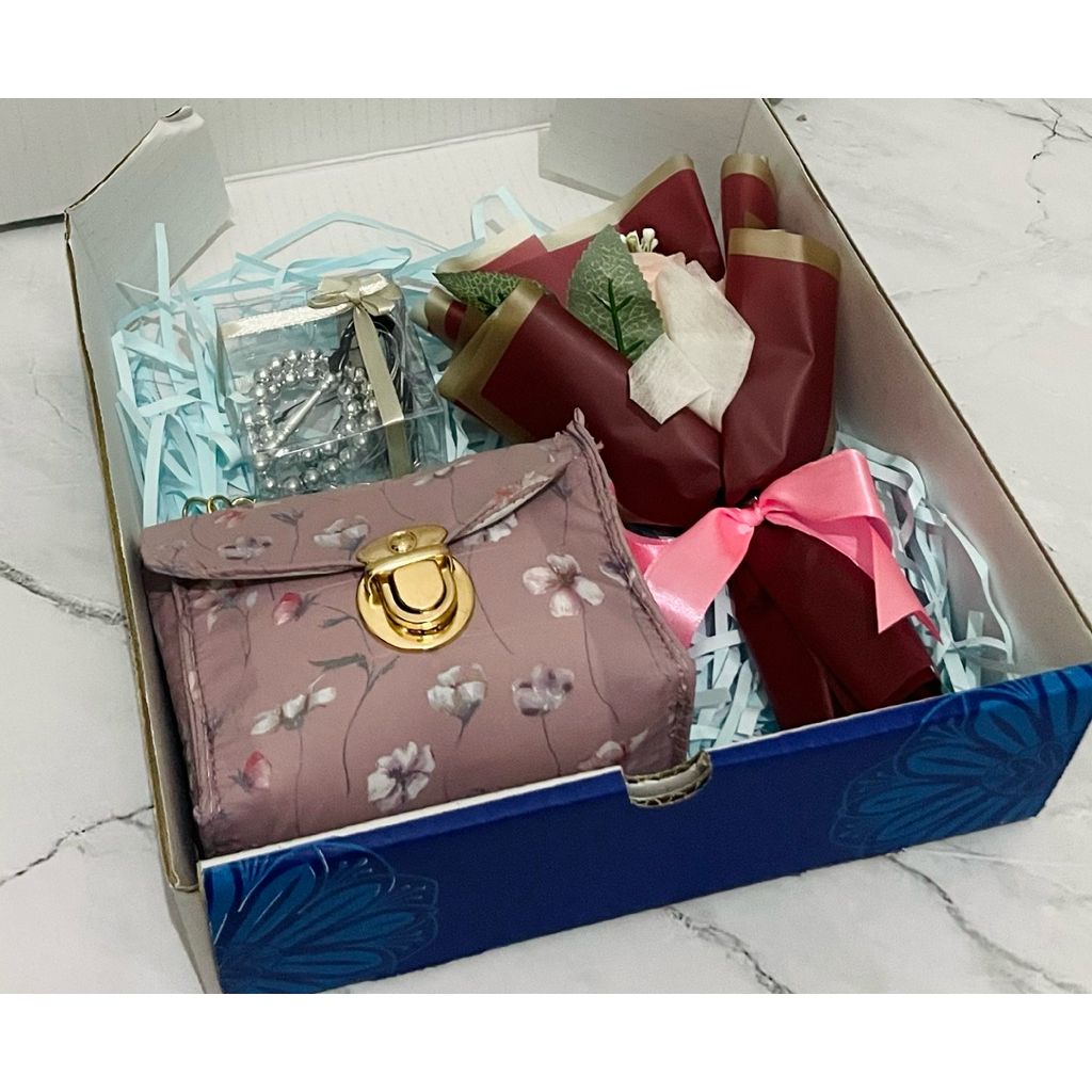 

FREE ONGKIR HAMPERS ULANG TAHUN NAJMA PACKAGE HAMPERS MUKENA HAMPERS UNIK BIRTHDAY GIFT KADO ULANG