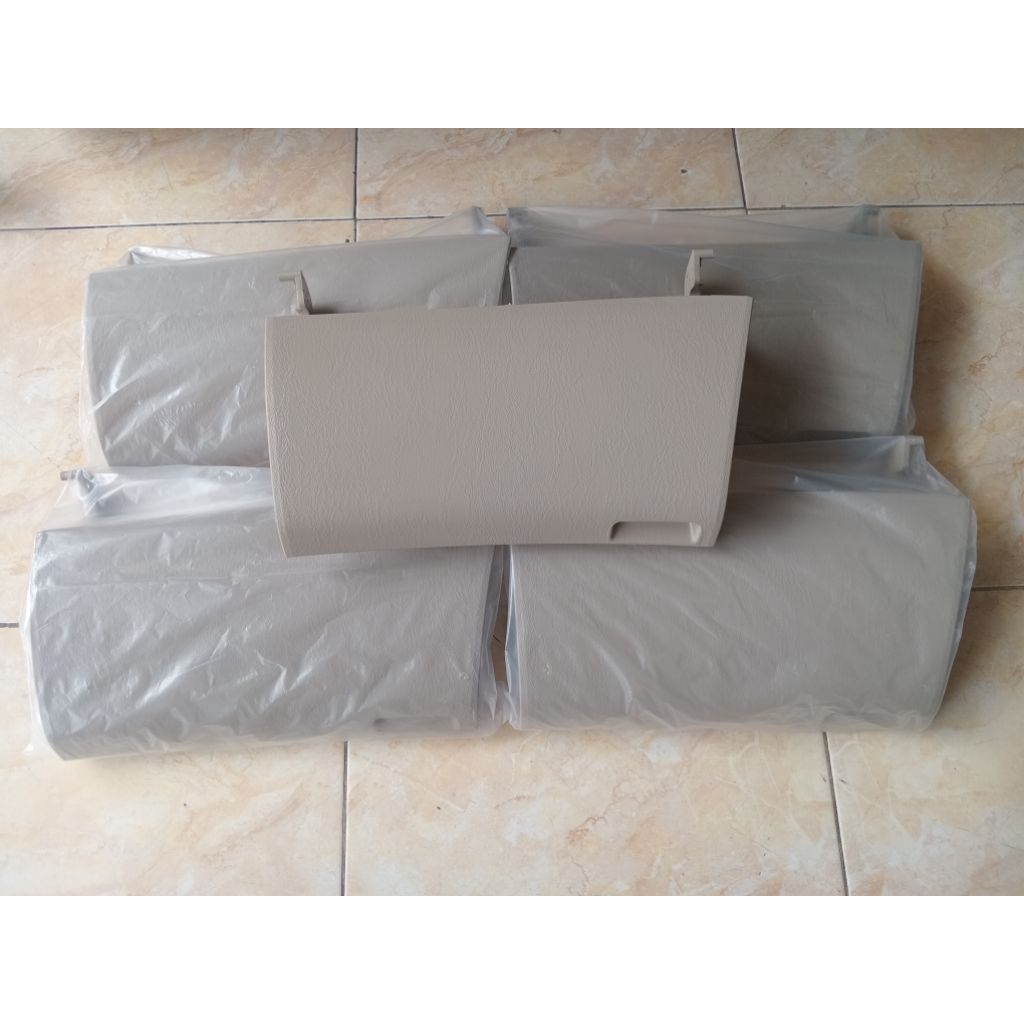 tutup laci dahsboard innova 2005 2006 2007 2008 2009 2010- 2015 original