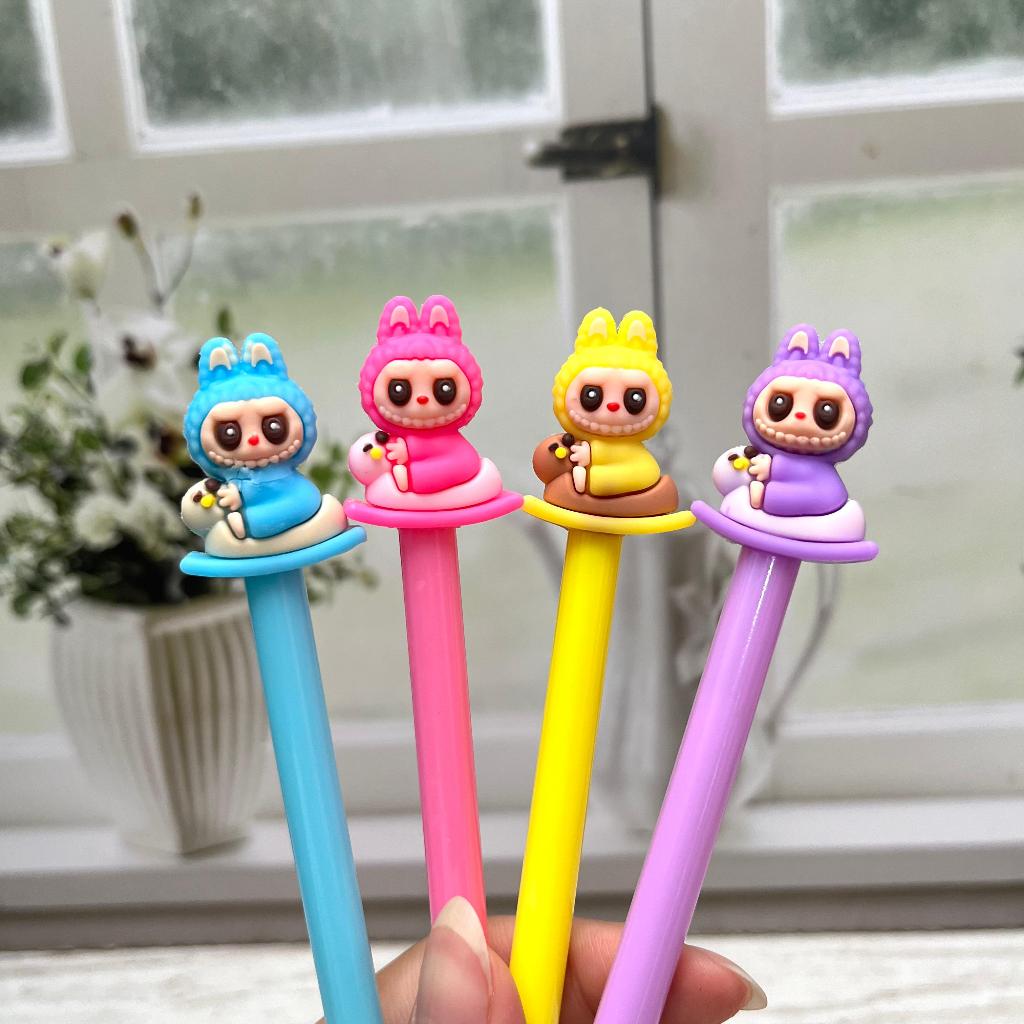 

Pulpen Gel Karakter Labubu Naik Capybarra Pen Gel Labubu Capybarra Lucu Bisa COD