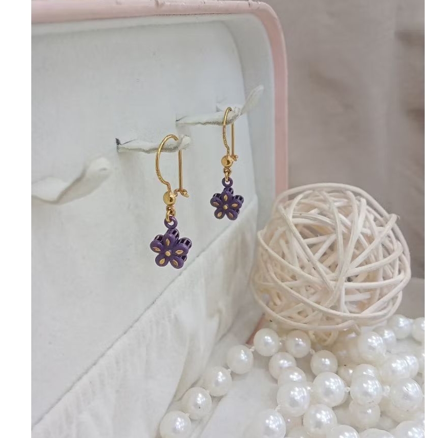anting emas tua variasi bunga ungu