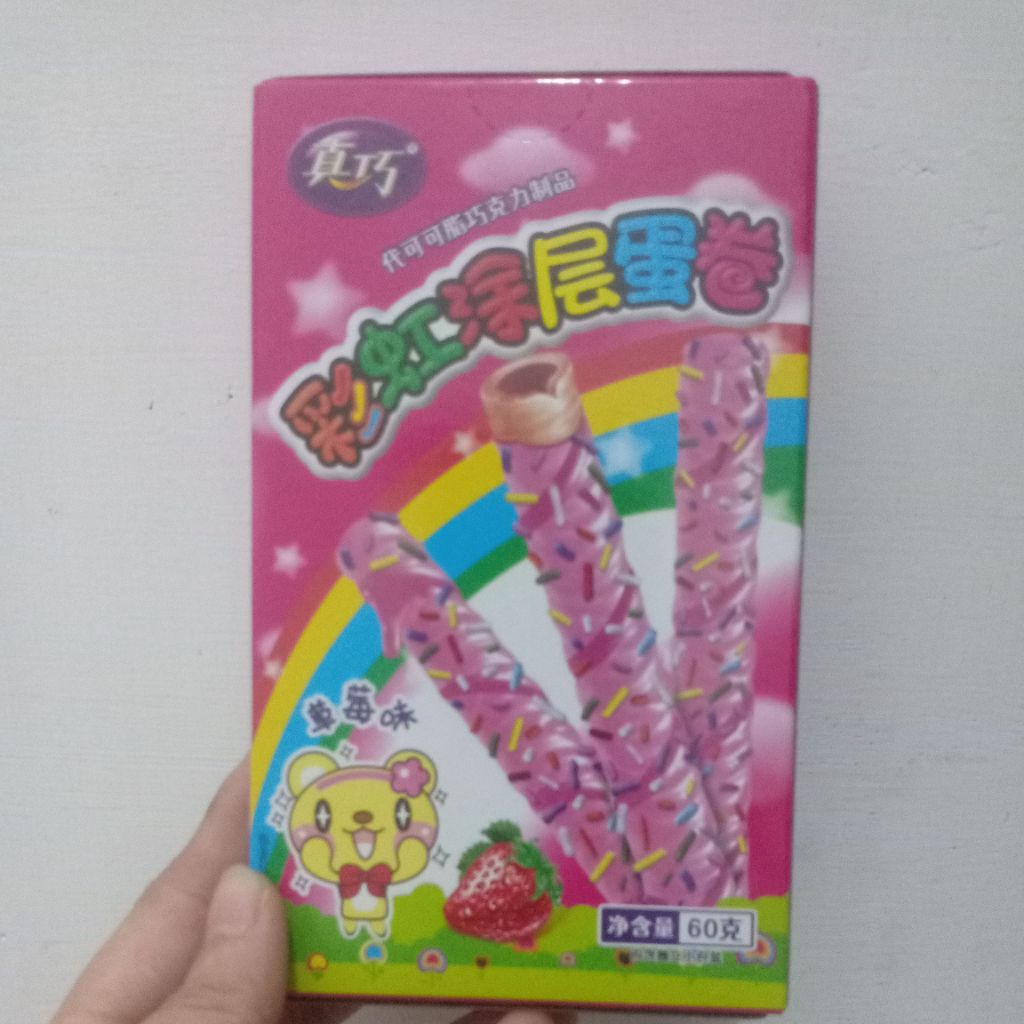 

wafer strawberry roll