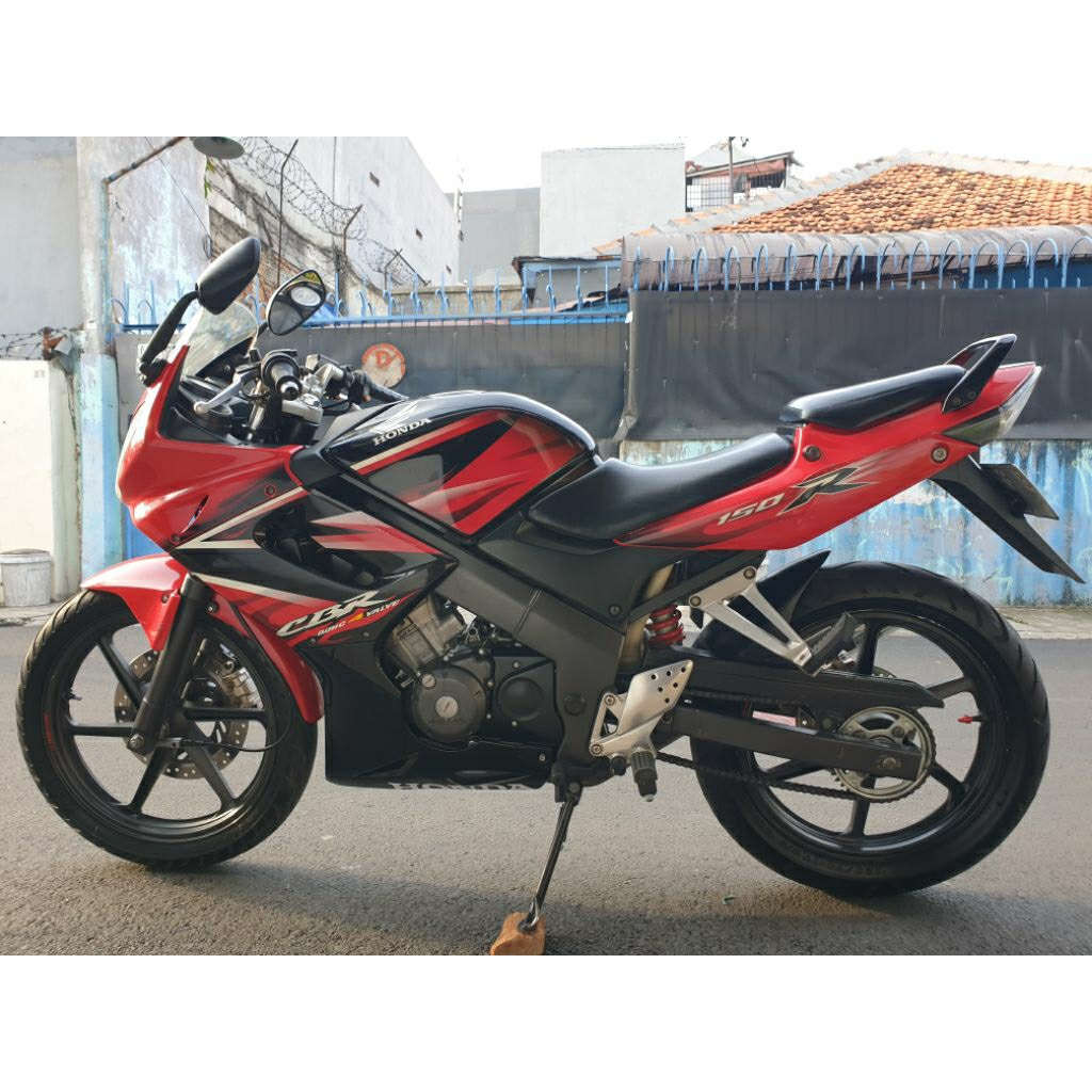 honda cbr old 2007 merah mulus orisinil