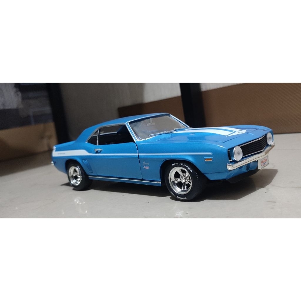 ERTL 1:18 Scale Diecast Racing Champions 1969 Yenko Camaro - Blue