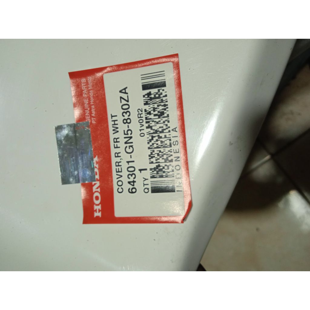 sayap Honda Astrea grand putih original AHM bagian  KANAN