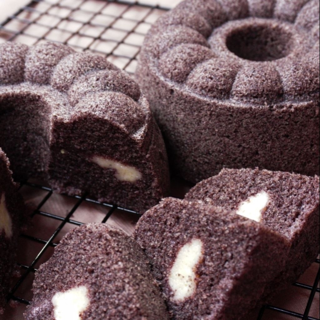 

Bolu Ketan Hitam Keju Lumer