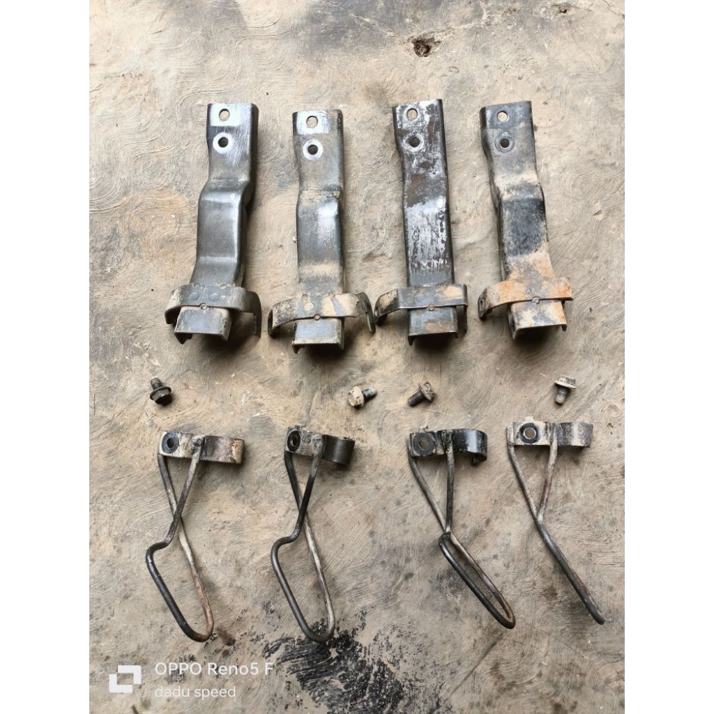 breket dudukan spakbor depan Mio sporty original