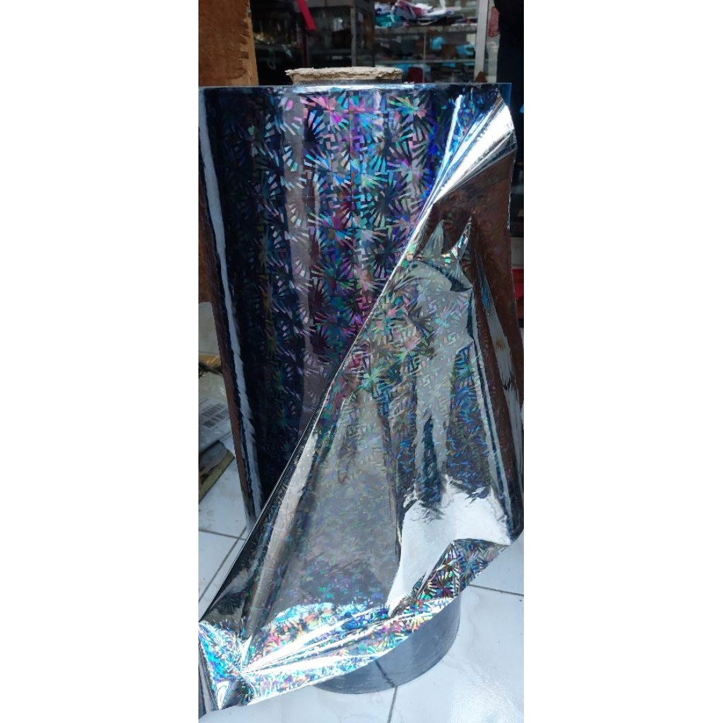 

2 ONS Plastik Kado Hologram Hitam Lebar Kurleb 65cm Roll Sambung