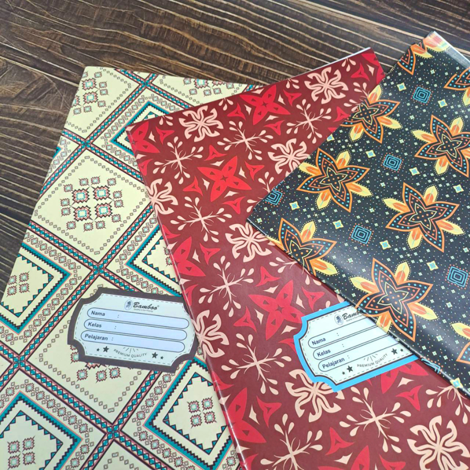 

BAMBOO Sampul Buku Tulis Motif Batik Boxy Art Paper - Isi 20 Lembar