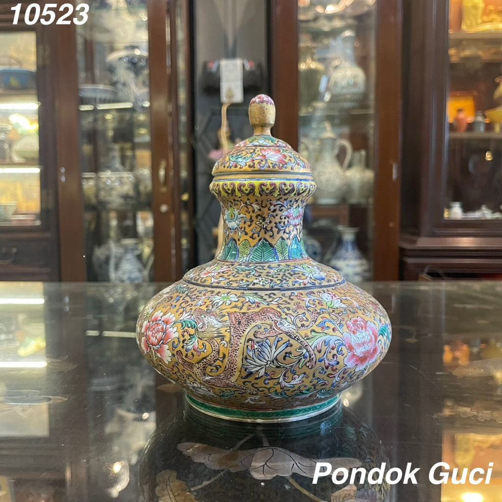 A Enamel ware Qing Dinasty Qianlong period, guci antik, vas antik, keramik antik, barang antik, deko