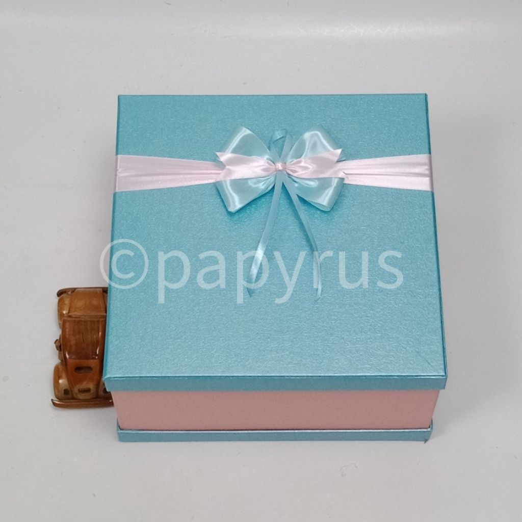 

PAPYRUS 30x30 Tinggi 15cm Kotak Kado Gift Box Hadiah V3