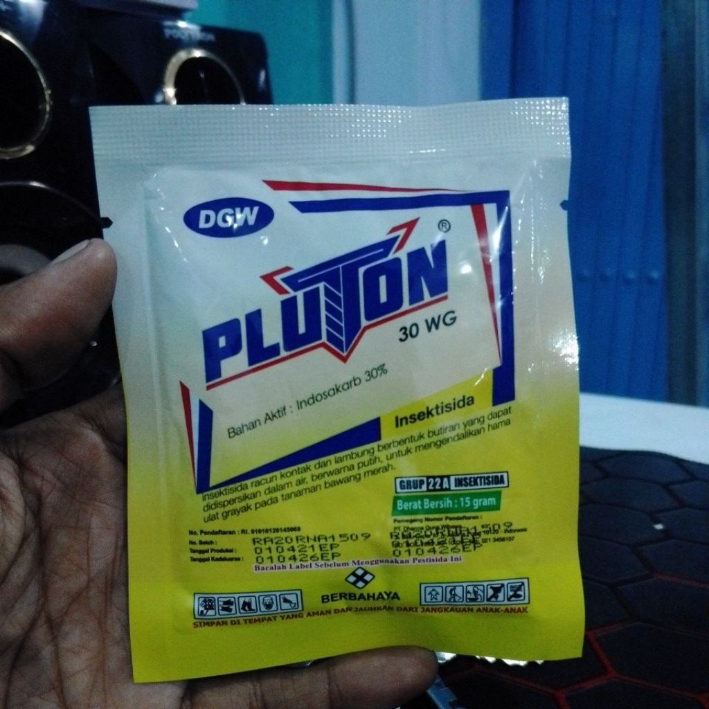 insektisida PLUTON.