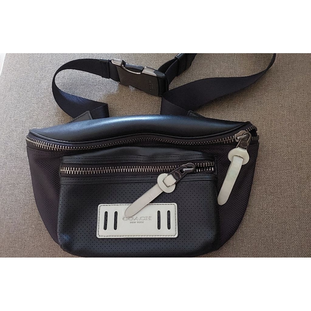 Preloved tas pinggang coach original