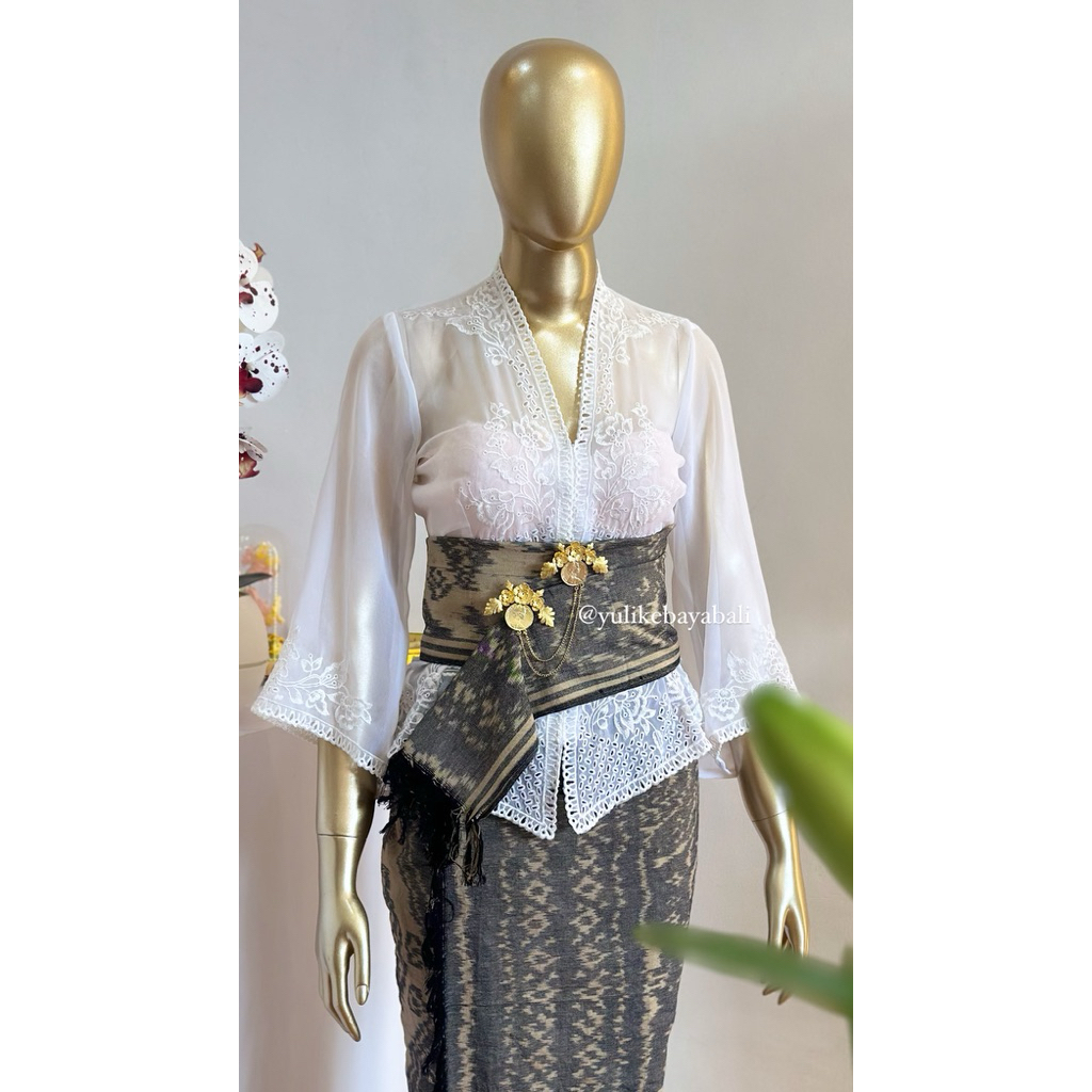 Kebaya Bordir Special putih by Yuli kebaya Bali