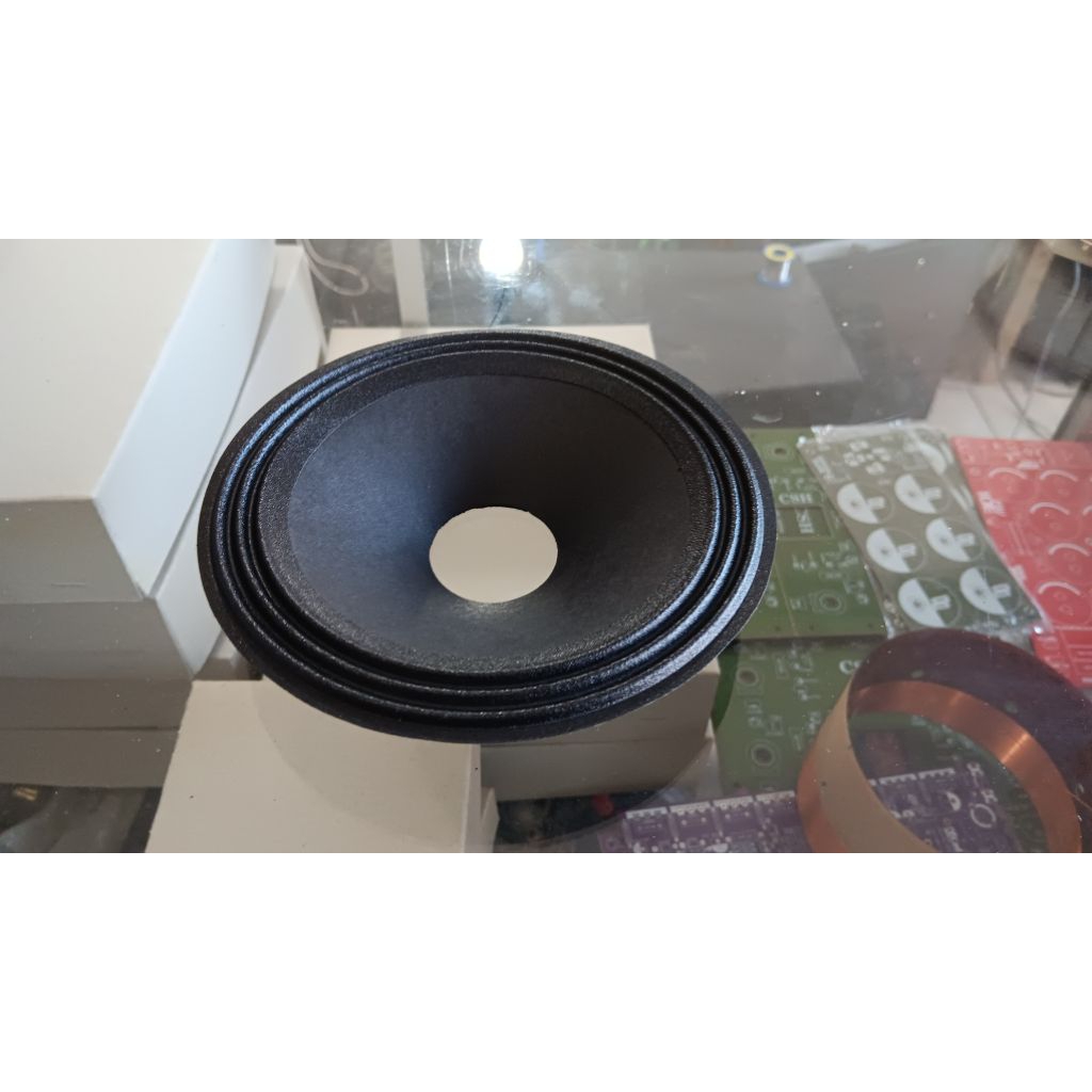 Daun conus speaker 6 inch  fullrange/midle lubang 3.6cm import