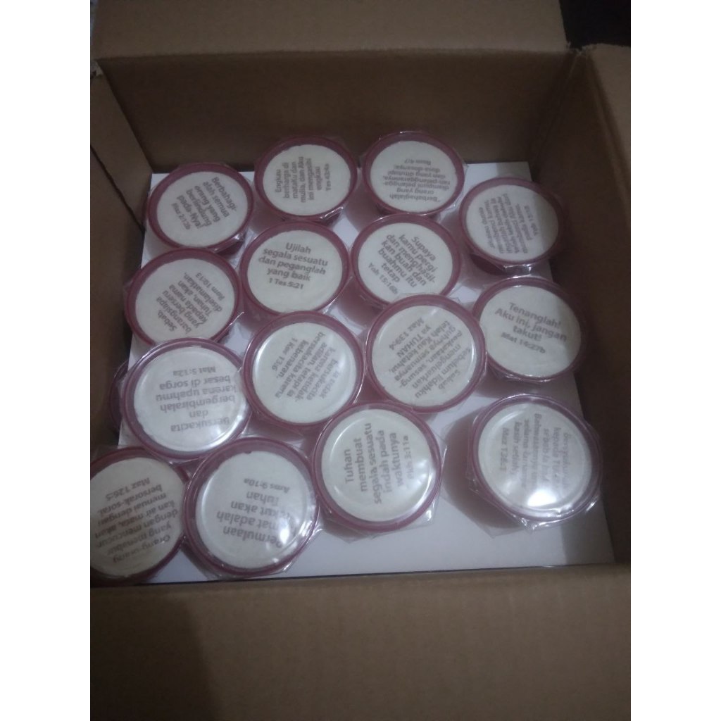 

Grosir 25 Pcs Perjamuan Kudus Roti hosti + anggur sepaket ayat 1 sisi CB Cup Besar Bahasa Indonesia