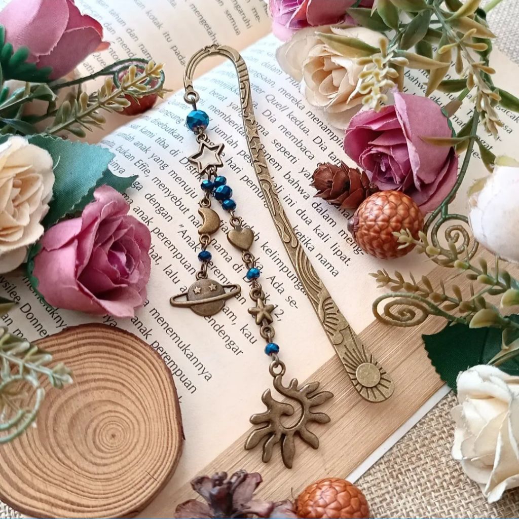 

Bookmark Pembatas Buku Metal Besi Vintage Starry Night