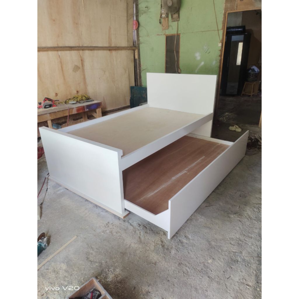 dipan kayu jati belanda/tempat tidur kayu minimalis