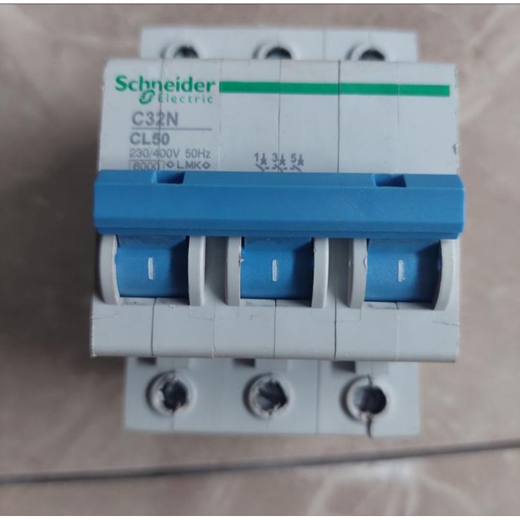 Mcb  PLN 50A Scheneider 3p
