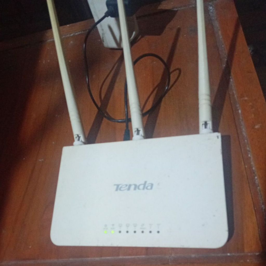 router tenda f3 second tampa adaptor