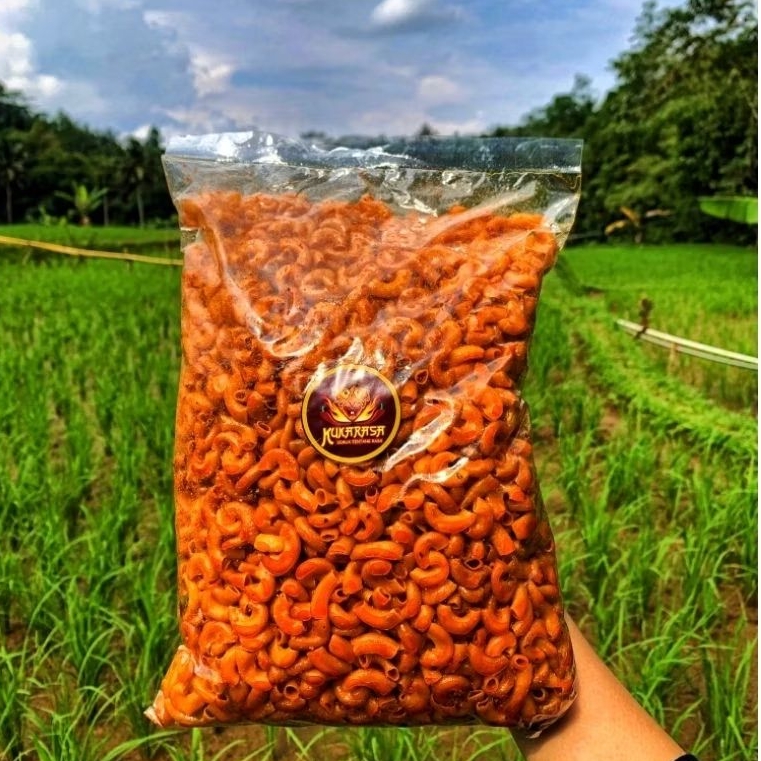 

500 Gram Makaroni Cikruh Kriuk Pedas Gurih Daun Jeruk | Cemilan Snack Makaroni [ Kukarasa Snack ]