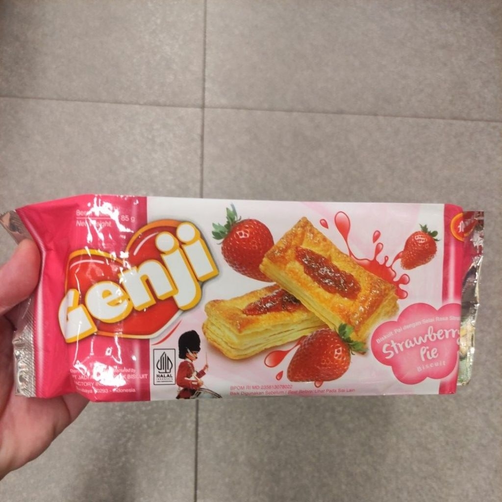 

MONDE GENJI STRAWBERRY PIE BISKUIT PAI DENGAN SELAI RASA STROBERI 85gr